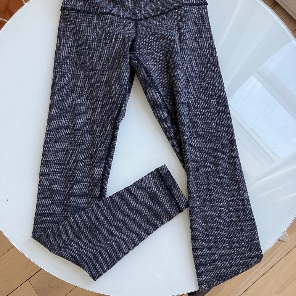Lululemon leggings size 4 - Picture 1 of 6